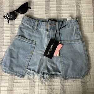 Size 4 - light blue wash square pocket raw hem shorts